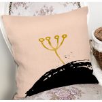 Pastel Zemin Üzerinde Gold Detaylı Yaprak Desenli Modern Yastık Kırlent Kılıfı Realhomes