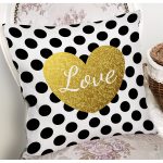 - 7695 - Realhomes Beyaz Zemin Üzerinde Puantiyeli Gold Detaylı Love Yazılı Yastık Kırlent Kılıfı Realhomes