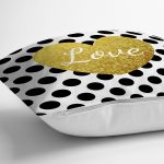 - 7695 - Realhomes Beyaz Zemin Üzerinde Puantiyeli Gold Detaylı Love Yazılı Yastık Kırlent Kılıfı Realhomes