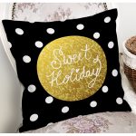 - 7697 - Realhomes Siyah Zemin Üzerinde Gold Detaylı Sweet Holiday Yazılı Yastık Kırlent Kılıfı Realhomes