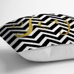 - 7700 - Realhomes Beyaz Zemin Üzerinde Gold Detaylı Siyah Zigzag Modern Yastık Kırlent Kılıfı Realhomes