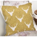 Gold Zemin Üzerinde Geyik Desenli Dijital Baskılı Modern Yastık Kırlent Kılıfı Realhomes