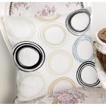 - 7747 - Realhomes Beyaz Zemin Üzerinde Renkli Geometrik Şekilli Dijital Baskılı Modern Yastık Kılıfı Realhomes