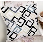 Beyaz Zemin Üzerinde Renkli Geometrik Şekilli Dijital Baskılı Modern Yastık Kılıfı Realhomes