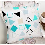 - 7762 - Realhomes Beyeaz Zemin Üzerinde Renkli Modern Geometrik Desenli Yastık Kırlent Kılıfı Realhomes