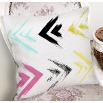 Beyaz Zemin Üzerinde Renkli Geometrik Desenli Dijital Baskılı Modern Yastık Kılıfı Realhomes