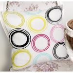 Beyaz Zemin Üzerinde Renkli Geometrik Desenli Dijital Baskılı Modern Yastık Kılıfı Realhomes