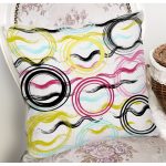 Beyaz Zemin Üzerinde Renkli Zigzag Desenli Geometrik Desenli Yastık Kırlent Kılıfı Realhomes