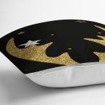 Siyah Zemin Üzerinde Gold Detaylı Modern Geyik Desenli Yastık Kırlent Kılıfı Realhomes