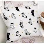 Beyaz Zemin Üzerinde Modern Çorap Desenli Yastık Kırlent Kılıfı Realhomes