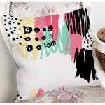 Beyaz Zemin Üzerinde Soyut Çizimli Renkli Desen Çalışması Yastık Kırlent Kılıfı Realhomes