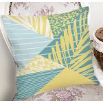 - 7892 - Realhomes Renkli Zemin Üzerinde Geometrik Desenli Yaprak Motifli Yastık Kırlent Kılıfı Realhomes