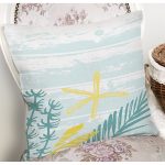 - 7894 - Realhomes Beyaz Zemin Üzerinde Renkli Soyut Çizimli Yaprak Desenli Yastık Kırlent Kılıfı Realhomes