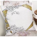 - 7970 - Realhomes Beyaz Zemin Üzerinde Gold Detaylı Gül Motifli Dijital Baskılı Modern Yastık Kılıfı Realhomes