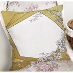 Gold Zemin Üzerinde Beyaz Gül Motifli Dijital Baskılı Modern Yastık Kırlent Kılıfı Realhomes