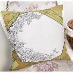 Gold Zemin Üzerinde Beyaz Gül Motifli Dijital Baskılı Modern Yastık Kırlent Kılıfı Realhomes