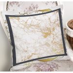 Beyaz Zemin Üzerinde Gold Detaylı Geometrik Desenli Yastık Kırlent Kılıfı Realhomes