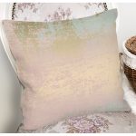 - 7989 - Realhomes Pastel Zemin Üzerinde Gold Detaylı Geometrik Desenli Yastık Kırlent Kılıfı Realhomes