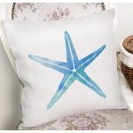 - 8019 - Realhomes  Beyaz Zemin Üzerinde Renkli Deniz Atı Desenli Dijital Baskılı Modern Yastık Kılıfı Realhomes