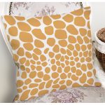 Beyaz Zemin Üzerinde Pastel Renkli Geometrik Desenli Yastık Kırlent Kılıfı Realhomes