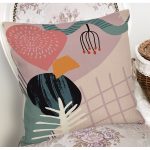 Pastel Zemin Üzerinde Geometrik Çizimli Çiçek Motifli Yastık Kırlent Kılıfı Realhomes