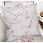 - 8148 - Realhomes Beyaz Zemin Üzerinde Siyah Mermer Desenli Yastık Kırlent Kılıfı Realhomes