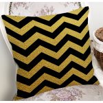 Gold Zemin Üzerinde Siyah Geometrik Zigzag Desenli Modern Yastık Kırlent Kılıfı Realhomes