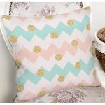 - 8218 - Realhomes Beyaz Zemin Üzerinde Renkli Zigzag Desenli Geometrik Desenli Yastık Kırlent Kılıfı Realhomes
