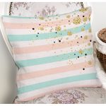 Beyaz Zemin Üzerinde Renkli Yatay Çizgili Gold Detaylı Yastık Kırlent Kılıfı Realhomes