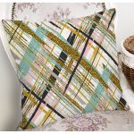 Beyaz Zemin Üzerinde Gold Detaylı Geometrik Desenli Yastık Kırlent Kılıfı Realhomes