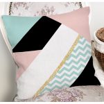 - 8261 - Realhomes Renkli Zemin Üzerinde Gold Detaylı Geometrik Çizimli Yastık Kırlent Kılıfı Realhomes