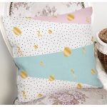 Beyaz Zemin Üzerinde Gold Detaylı Geometrik Desenli Yastık Kırlent Kılıfı Realhomes