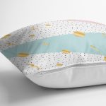 Beyaz Zemin Üzerinde Gold Detaylı Geometrik Desenli Yastık Kırlent Kılıfı Realhomes