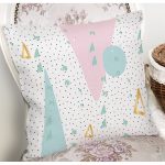 Beyaz Zemin Üzerinde Gold Detaylı Geometrik Desenli Yastık Kırlent Kılıfı Realhomes