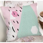 Beyaz Zemin Üzerinde Renkli Geometrik Desenli Dijital Baskılı Modern Yastık Kılıfı Realhomes