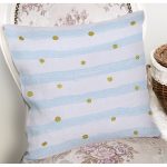 Beyaz Zemin Üzerinde Mavi Renkli Yatay Çizgili Gold Detay Puantiyeli Yastık Kılıfı Realhomes