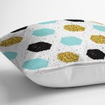 Beyaz Zemin Üzerinde Gold Detaylı Geometrik Desenli Yastık Kırlent Kılıfı Realhomes