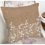 Rengarenk Zemin Üzerinde Beyaz Çiçek Desenli Yastık Kırlent Kılıfı Realhomes