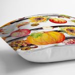 Beyaz Zemin Üzerinde Siyah Çizgili Bal Kabağı Desenli Yastık Kırlent Kılıfı Realhomes