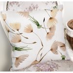 - 8582 - Realhomes Beyaz Zemin Üzerinde Çiçek Desenli Dijital Baskılı Modern Yastık Kırlent Kılıfı Realhomes
