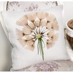 - 8604 - Realhomes Beyaz Zemin Üzerinde Çiçek Desenli Dijital Baskılı Modern Yastık Kırlent Kılıfı Realhomes