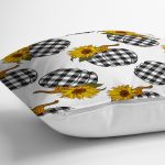 - 8640 - Realhomes Beyaz Zemin Üzerinde Ekose Desenli Balkabak Motifli Yastık Kırlent Kılıfı Realhomes