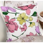 Beyaz Zemin Üzerinde Rengarenk Çiçek Desenli Yastık Kırlent Kılıfı Realhomes