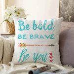 - Sonil-K-2009-Gorsel1 - Realhomes  Be Brave Tasarımlı Dijital Baskılı Dekoratif Raşel Kadife Kırlent Kılıfı Realhomes