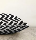 - Sonil-K-2021-Gorsel3 - Realhomes Siyah Beyaz Geometrik Desenli Raşel Kadife Yastık Kırlent Kılıfı Realhomes