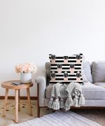 - Sonil-K-2023-Gorsel2 - Realhomes Siyah Çizgili Kaktüs Motifli Dijital Baskılı Raşel Kadife Kırlent Kılıfı Realhomes