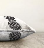 - Sonil-K-2027-Gorsel3 - Realhomes Siyah Beyaz Ananas Dijital Baskılı Dekoratif Raşel Kadife Yastık Kırlent Kılıfı Realhomes