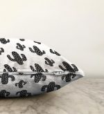 Siyah Beyaz Kaktüs Desenli Dekoratif Raşel Kadife Yastık Kırlent Kılıfı Realhomes