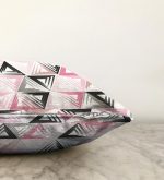 Renkli Üçgen Motifler Raşel Kadife Dijital Baskılı Kırlent Kılıfı Realhomes