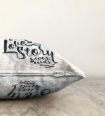 - Sonil-K-2104-Gorsel3 - Realhomes Love Story Yazı Desenli Dijital Baskılı Dekoratif Raşel Kadife Yastık Kılıfı Realhomes